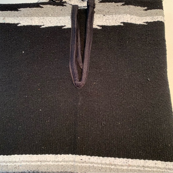 MOLINA PONCHO- Clint Eastwood Style MEASURES 78” X 48” UNFOLD - Picture 5 of 12